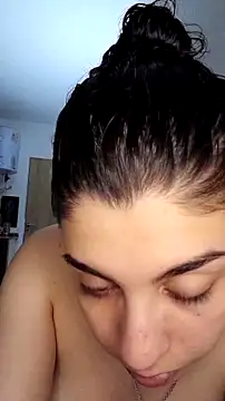 Snapshot of VioletaZein chatting on 11/15/25, 04:32 VioletaZein online show from 11/15/25, 04:32