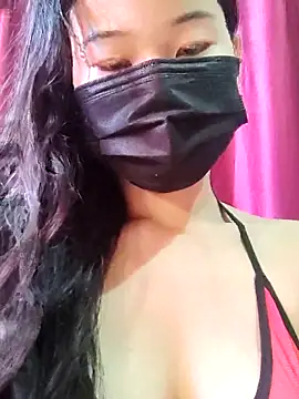 Snapshot of sia_143 chatting on 11/26/25, 04:46 sia 143 online show from 11/26/25, 04:46