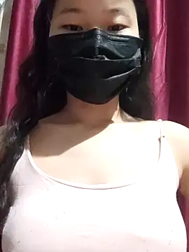 Snapshot of sia_143 chatting on 12/04/25, 12:47 sia 143 online show from 12/04/25, 12:47