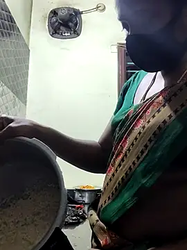 Snapshot of papukurty chatting on 09/19/25, 02:02 papukurty online show from 09/19/25, 02:02