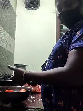 Snapshot of papukurty chatting on 09/24/25, 12:47 papukurty online show from 09/24/25, 12:47