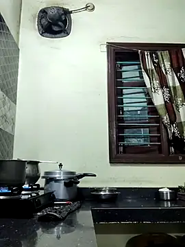 Snapshot of papukurty chatting on 10/18/25, 01:12 papukurty online show from 10/18/25, 01:12