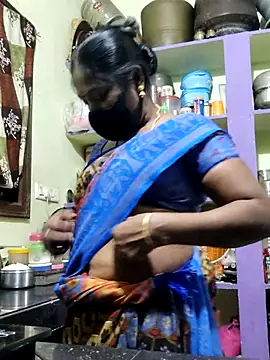 Snapshot of papukurty chatting on 10/19/25, 01:17 papukurty online show from 10/19/25, 01:17