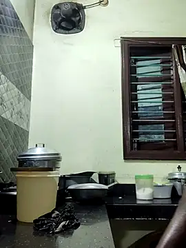 Snapshot of papukurty chatting on 10/20/25, 02:39 papukurty online show from 10/20/25, 02:39