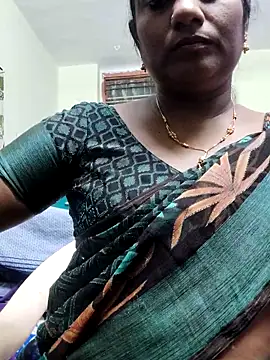 Snapshot of papukurty chatting on 10/26/25, 01:06 papukurty online show from 10/26/25, 01:06