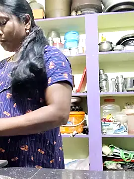 Snapshot of papukurty chatting on 10/27/25, 01:37 papukurty online show from 10/27/25, 01:37