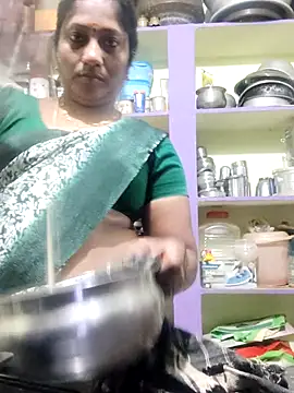 Snapshot of papukurty chatting on 10/29/25, 03:25 papukurty online show from 10/29/25, 03:25