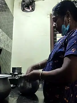 Snapshot of papukurty chatting on 11/10/25, 03:16 papukurty online show from 11/10/25, 03:16