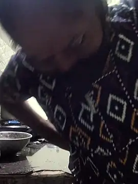 Snapshot of papukurty chatting on 11/13/25, 01:10 papukurty online show from 11/13/25, 01:10