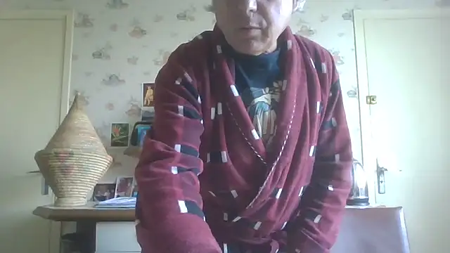 Snapshot of gegevincent chatting on 10/14/25, 02:18 gegevincent online show from 10/14/25, 02:18