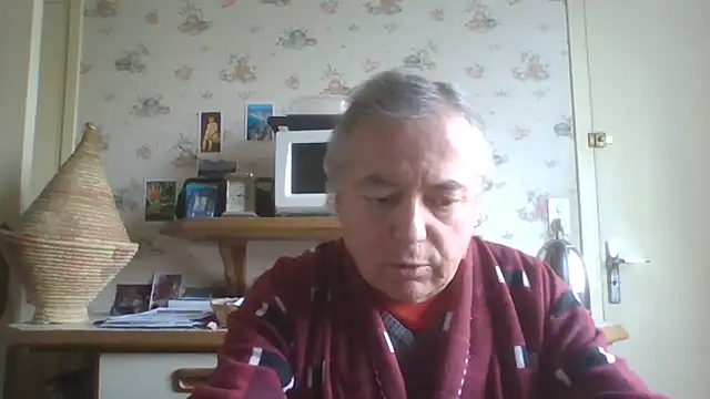 Snapshot of gegevincent chatting on 11/02/25, 12:40 gegevincent online show from 11/02/25, 12:40