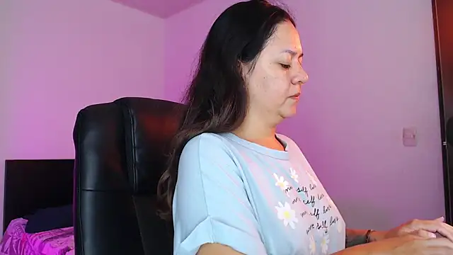 Abbyjoness21 online show from 11/25/25, 10:26