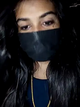 umairahaasan 1 online show from 10/29/25, 10:06