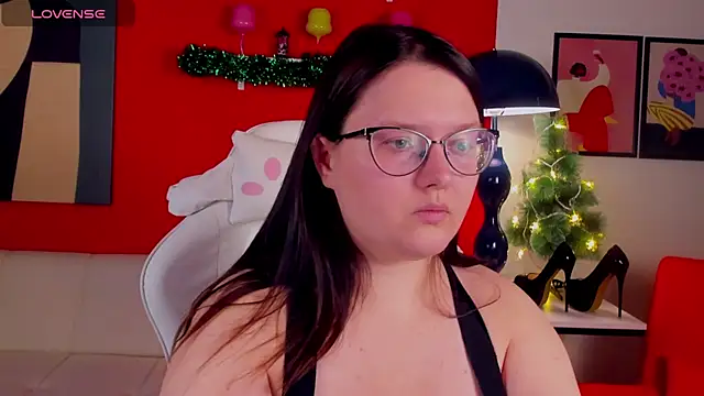 HelenDanvers online show from 12/16/25, 09:58