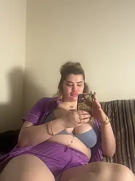 Snapshot of aydabella7777 chatting on 12/14/25, 07:51 aydabella7777 online show from 12/14/25, 07:51