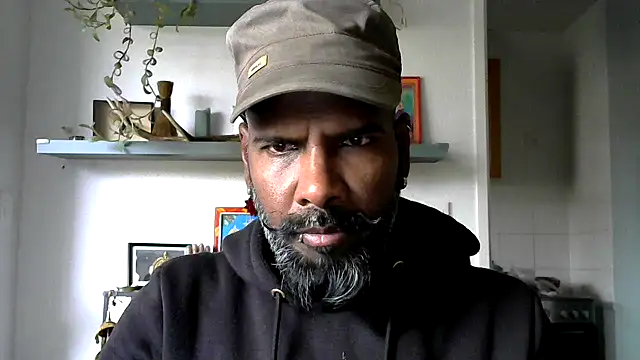 Snapshot of frenchblackc31 chatting on 09/24/25, 08:17 frenchblackc31 online show from 09/24/25, 08:17