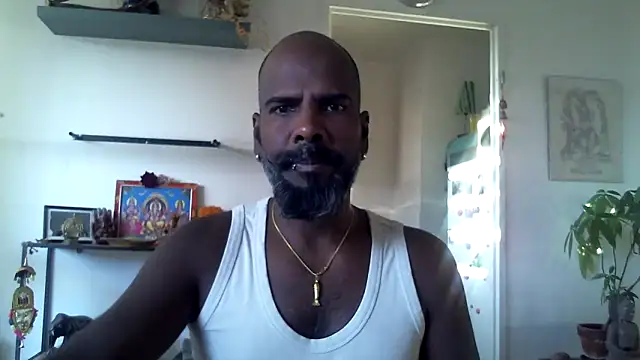 Snapshot of frenchblackc31 chatting on 10/15/25, 04:18 frenchblackc31 online show from 10/15/25, 04:18