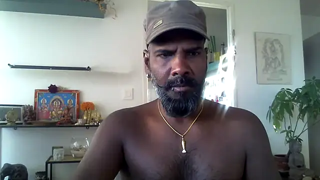 Snapshot of frenchblackc31 chatting on 10/16/25, 04:08 frenchblackc31 online show from 10/16/25, 04:08