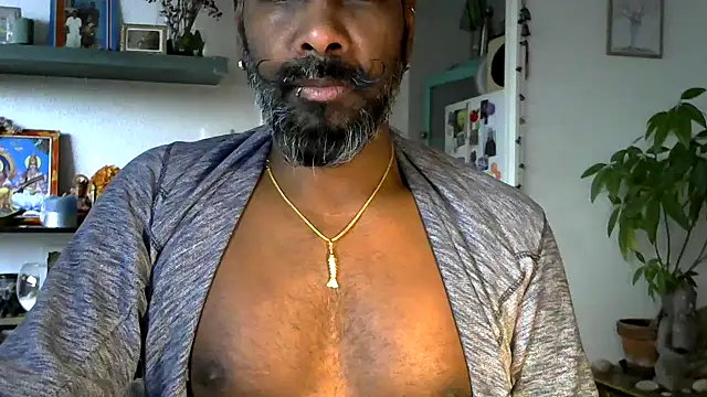 Snapshot of frenchblackc31 chatting on 01/09/26, 12:52 frenchblackc31 online show from 01/09/26, 12:52