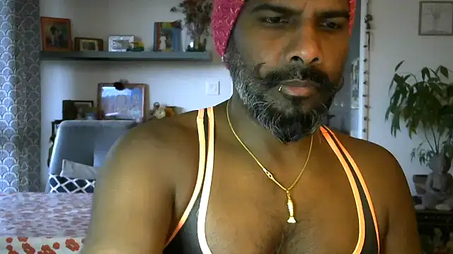 Snapshot of frenchblackc31 chatting on 02/18/26, 05:09 frenchblackc31 online show from 02/18/26, 05:09