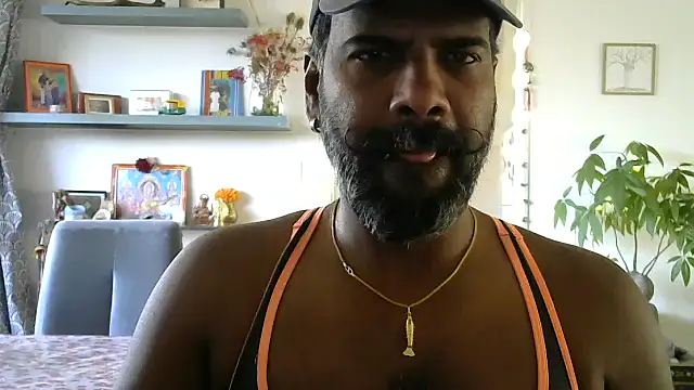 Snapshot of frenchblackc31 chatting on 03/02/26, 04:58 frenchblackc31 online show from 03/02/26, 04:58