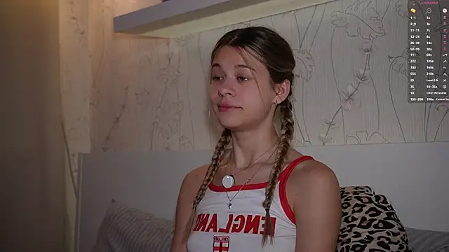 Snapshot of AnneVerity chatting on 11/21/25, 07:34 AnneVerity online show from 11/21/25, 07:34