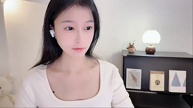Snapshot of Onechestnut chatting on 10/28/25, 06:28 Onechestnut online show from 10/28/25, 06:28