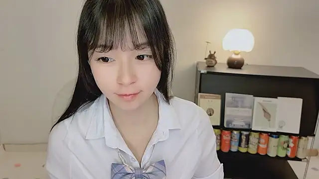 Snapshot of Onechestnut chatting on 06/02/26, 09:00 Onechestnut online show from 06/02/26, 09:00