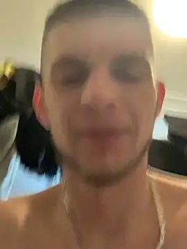 Snapshot of macho1347 chatting on 09/28/25, 05:51 macho1347 online show from 09/28/25, 05:51