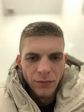 Snapshot of macho1347 chatting on 10/05/25, 05:22 macho1347 online show from 10/05/25, 05:22