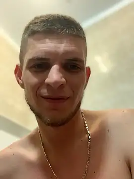 Snapshot of macho1347 chatting on 10/06/25, 06:11 macho1347 online show from 10/06/25, 06:11