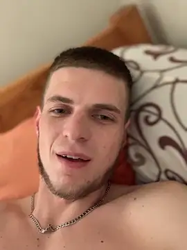 Snapshot of macho1347 chatting on 10/10/25, 08:35 macho1347 online show from 10/10/25, 08:35