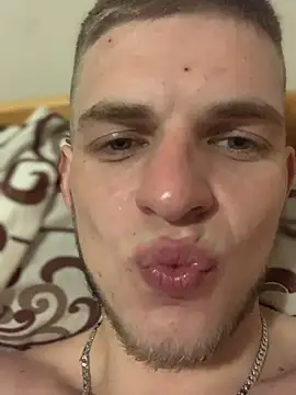 Snapshot of macho1347 chatting on 10/18/25, 10:43 macho1347 online show from 10/18/25, 10:43