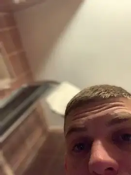 Snapshot of macho1347 chatting on 10/21/25, 04:13 macho1347 online show from 10/21/25, 04:13