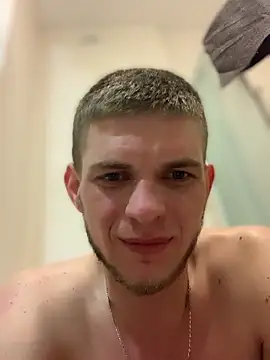 Snapshot of macho1347 chatting on 10/31/25, 01:39 macho1347 online show from 10/31/25, 01:39