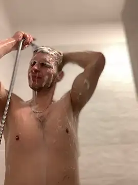 Snapshot of macho1347 chatting on 11/07/25, 04:01 macho1347 online show from 11/07/25, 04:01