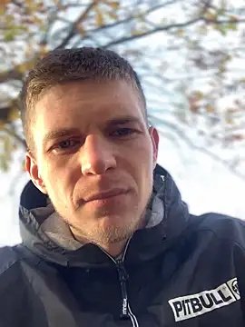 Snapshot of macho1347 chatting on 11/08/25, 01:22 macho1347 online show from 11/08/25, 01:22