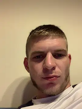 Snapshot of macho1347 chatting on 11/20/25, 04:34 macho1347 online show from 11/20/25, 04:34