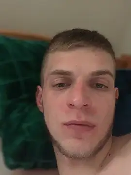 Snapshot of macho1347 chatting on 11/21/25, 07:18 macho1347 online show from 11/21/25, 07:18