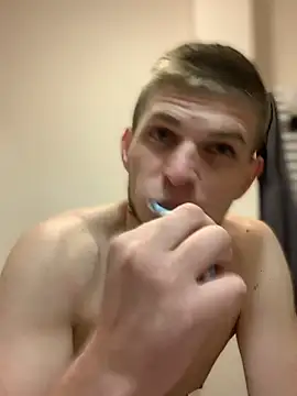 Snapshot of macho1347 chatting on 11/25/25, 04:01 macho1347 online show from 11/25/25, 04:01