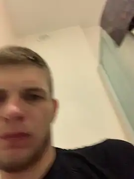 Snapshot of macho1347 chatting on 11/29/25, 04:43 macho1347 online show from 11/29/25, 04:43