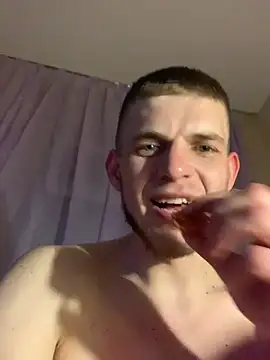 Snapshot of macho1347 chatting on 12/13/25, 07:53 macho1347 online show from 12/13/25, 07:53