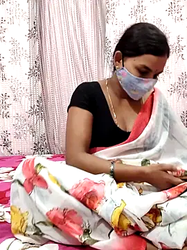 Snapshot of Lalitha-1995 chatting on 09/14/25, 04:06 Lalitha-1995 online show from 09/14/25, 04:06