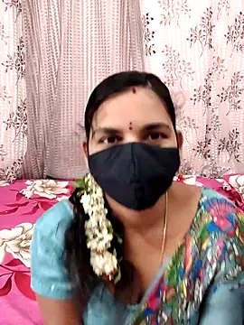 Snapshot of Lalitha-1995 chatting on 09/25/25, 06:39 Lalitha-1995 online show from 09/25/25, 06:39