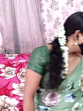 Snapshot of Lalitha-1995 chatting on 10/11/25, 08:24 Lalitha-1995 online show from 10/11/25, 08:24