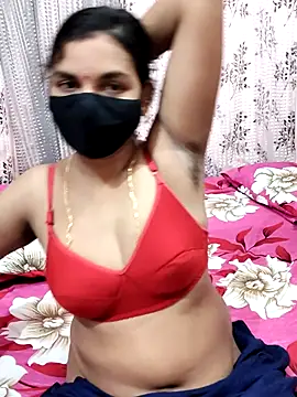 Snapshot of Lalitha-1995 chatting on 10/19/25, 05:57 Lalitha-1995 online show from 10/19/25, 05:57