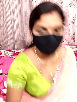 Snapshot of Lalitha-1995 chatting on 10/25/25, 06:35 Lalitha-1995 online show from 10/25/25, 06:35