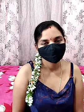 Snapshot of Lalitha-1995 chatting on 11/10/25, 06:01 Lalitha-1995 online show from 11/10/25, 06:01