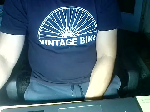 Snapshot of zee06 chatting on 10/23/25, 03:22 zee06 online show from 10/23/25, 03:22