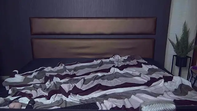 Snapshot of BustyBrunettes chatting on 10/31/25, 04:52 BustyBrunettes online show from 10/31/25, 04:52